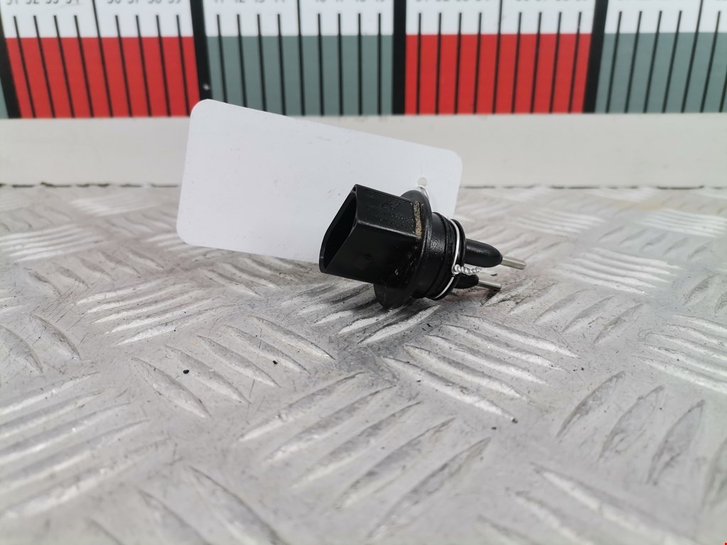 Датчик уровня в бачок омывателя AUDI A6 C6 2004-2010