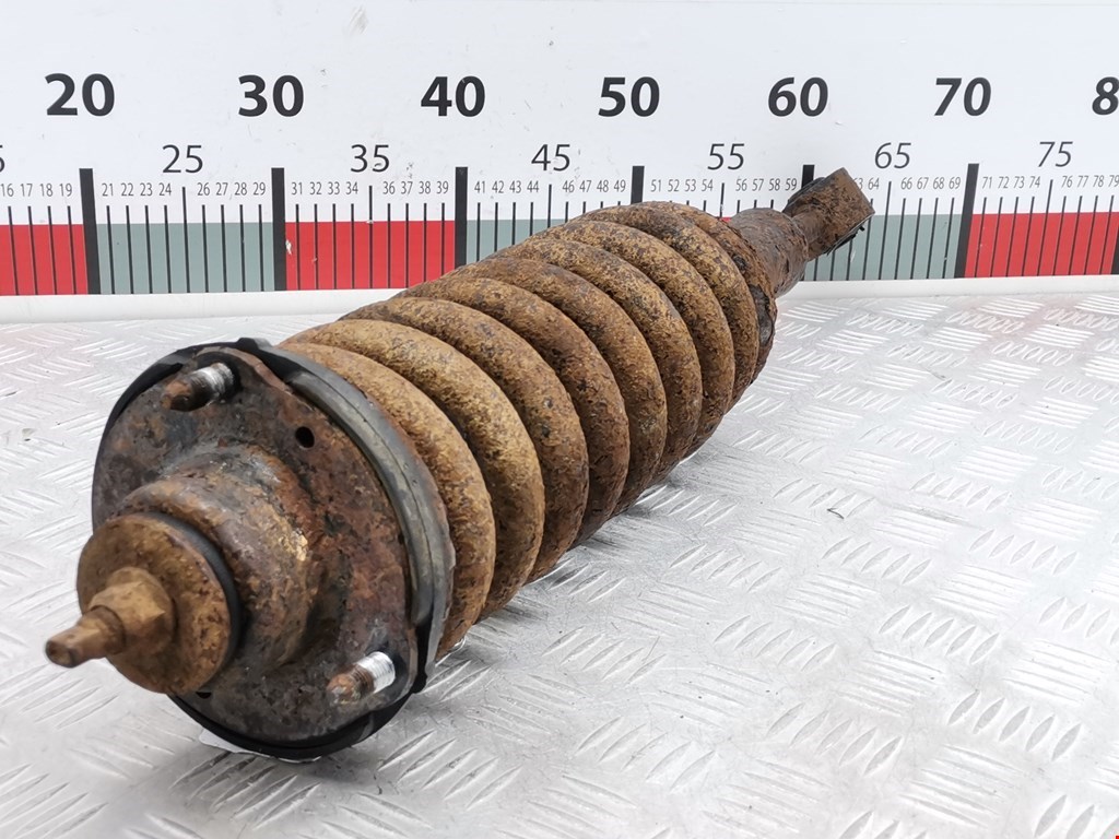 Амортизатор передний правый TOYOTA Hilux VII AN10 AN 20 AN30 2005-2015