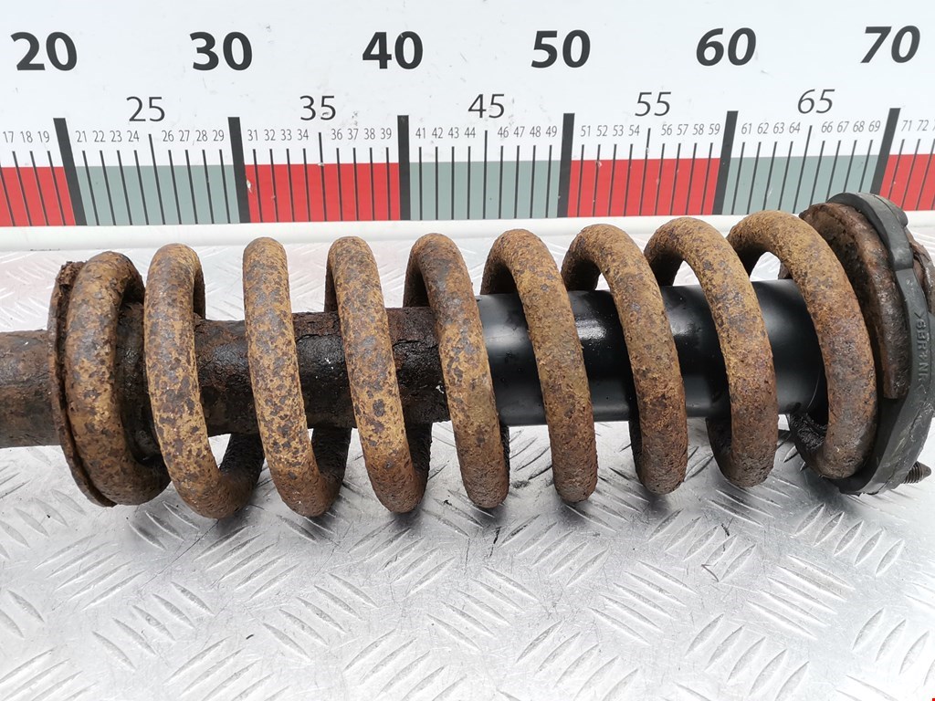 Амортизатор передний правый TOYOTA Hilux VII AN10 AN 20 AN30 2005-2015