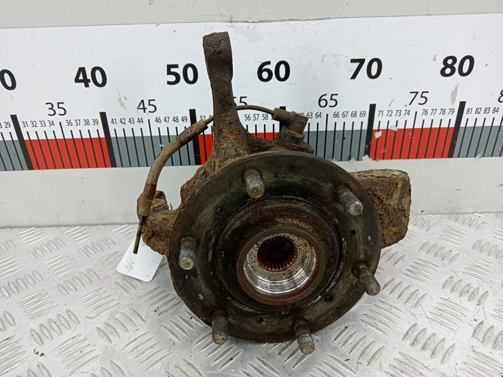 Ступица (кулак цапфа) передняя правая Mitsubishi L200 4 (2006-2015)