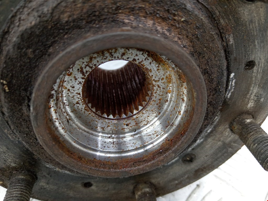 Ступица передняя правая MITSUBISHI L200 KB 2006-2015