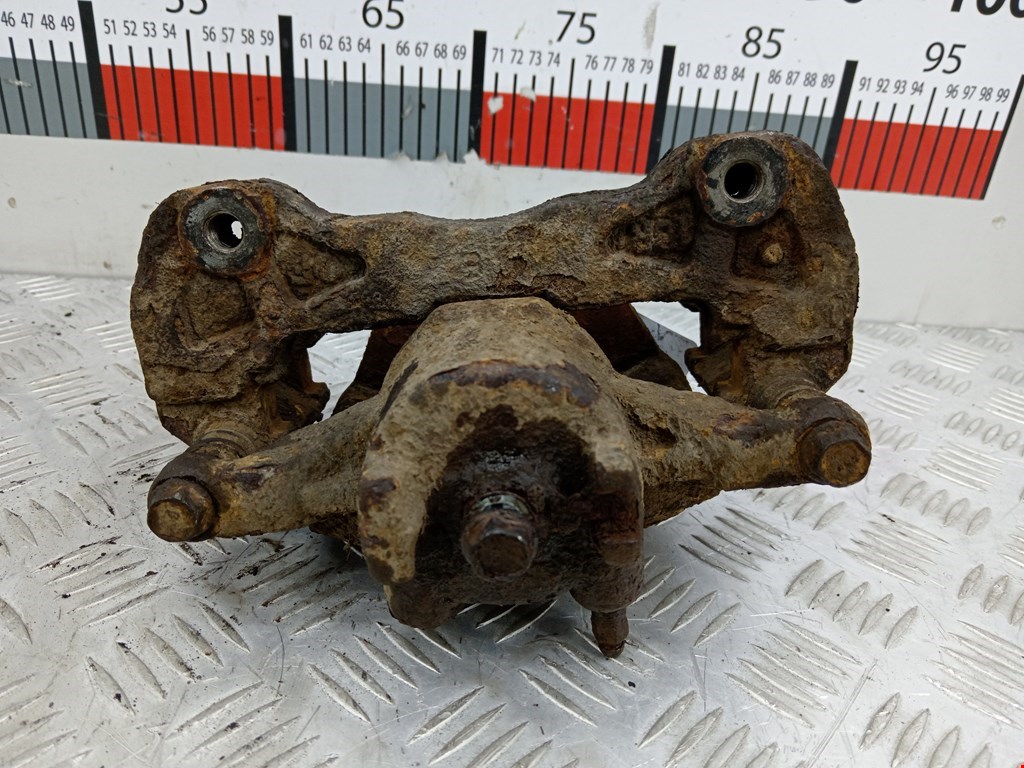 Суппорт передний левый MITSUBISHI L200 KB 2006-2015