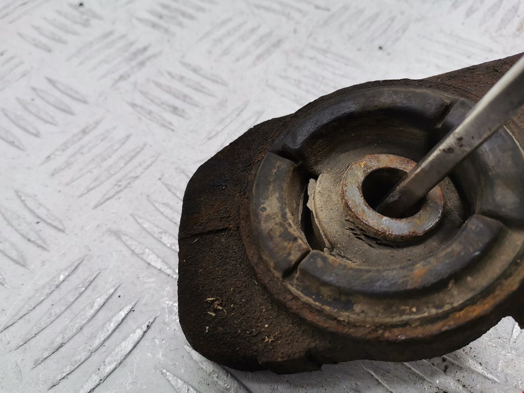 Кронштейн редуктора TOYOTA Land Cruiser Prado 120 2002-2009