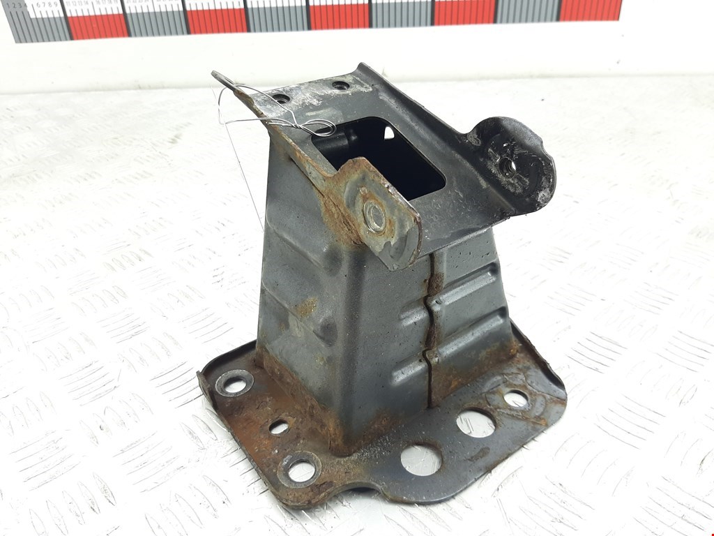 Отбойник бампера передний левый Opel Vectra C (2002-2008)