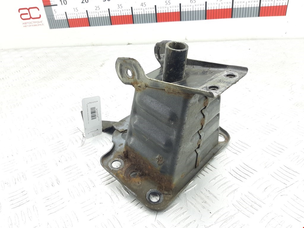 Отбойник бампера передний правый Opel Vectra C (2002-2008)