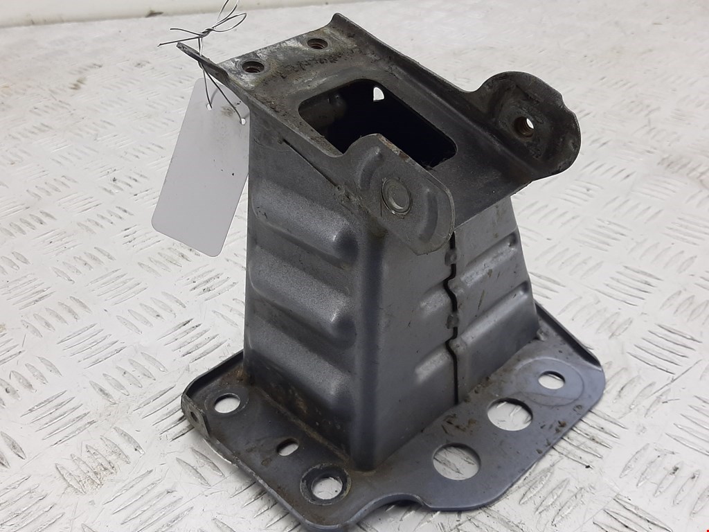 Отбойник бампера передний левый Opel Vectra C (2002-2008)