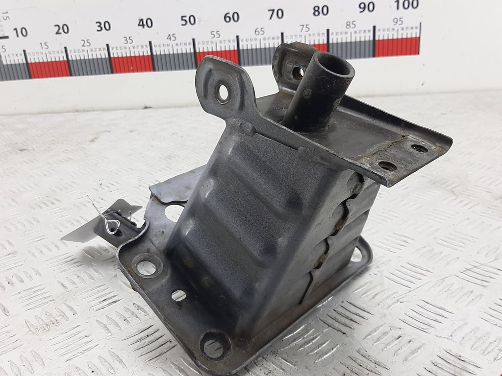 Отбойник бампера передний правый Opel Vectra C (2002-2008)