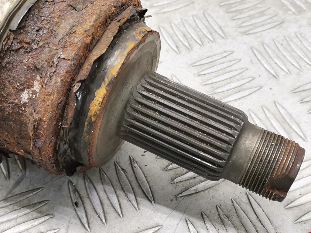 Полуось (привод, приводной вал) передняя правая BMW X3 E83 2003-2010