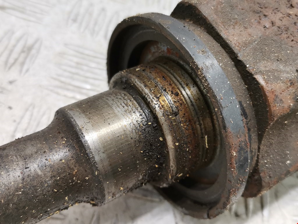 Полуось (привод, приводной вал) передняя правая BMW X3 E83 2003-2010