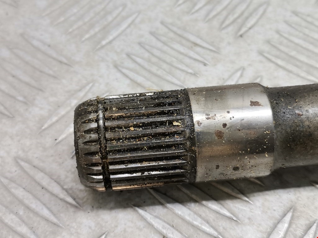 Полуось (привод, приводной вал) передняя правая BMW X3 E83 2003-2010