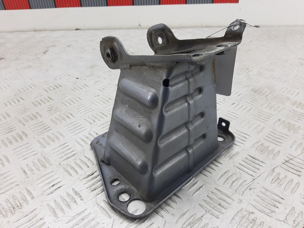 Отбойник бампера передний левый Opel Vectra C (2002-2008)