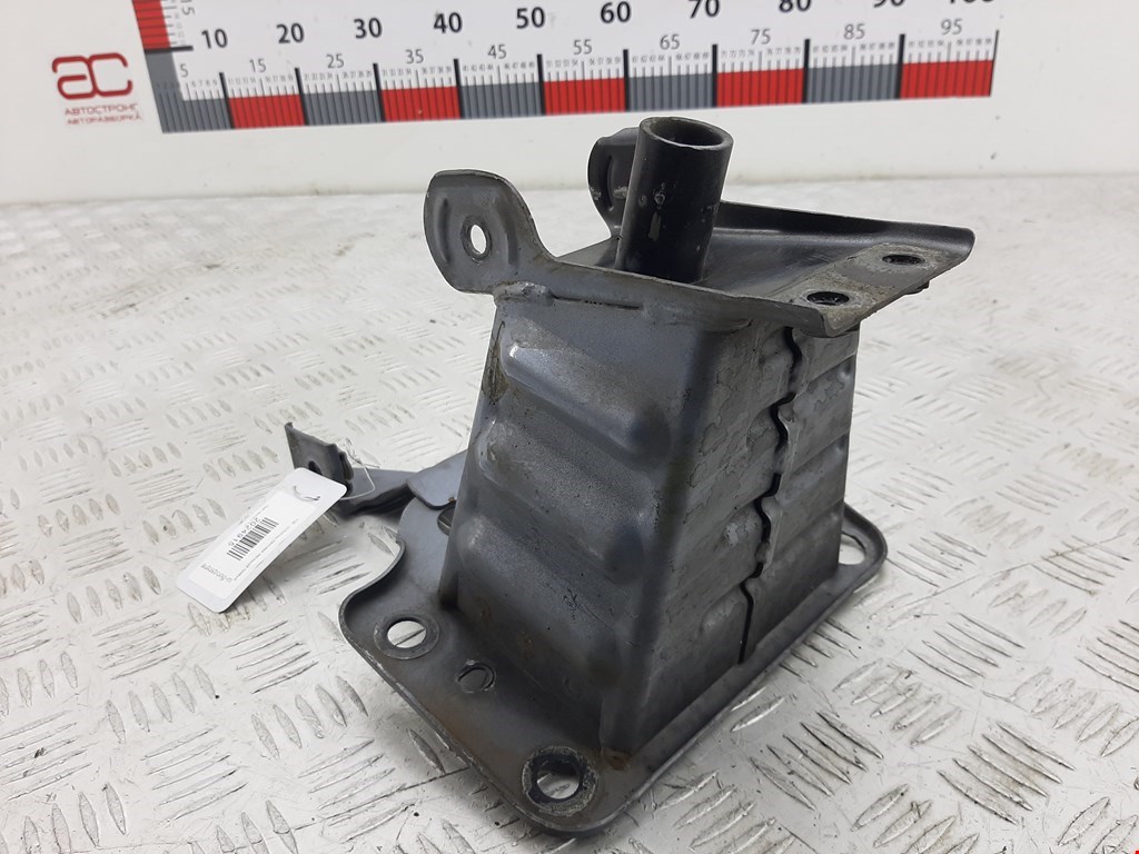 Отбойник бампера передний правый Opel Vectra C (2002-2008)