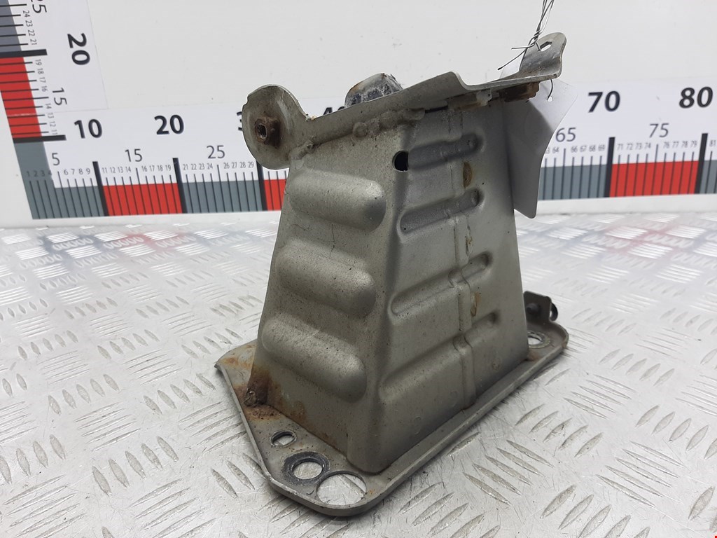 Отбойник бампера передний левый Opel Vectra C (2002-2008)