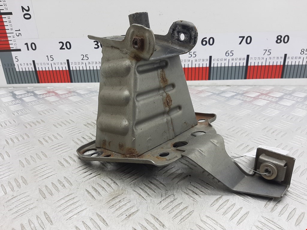 Отбойник бампера передний правый Opel Vectra C (2002-2008)