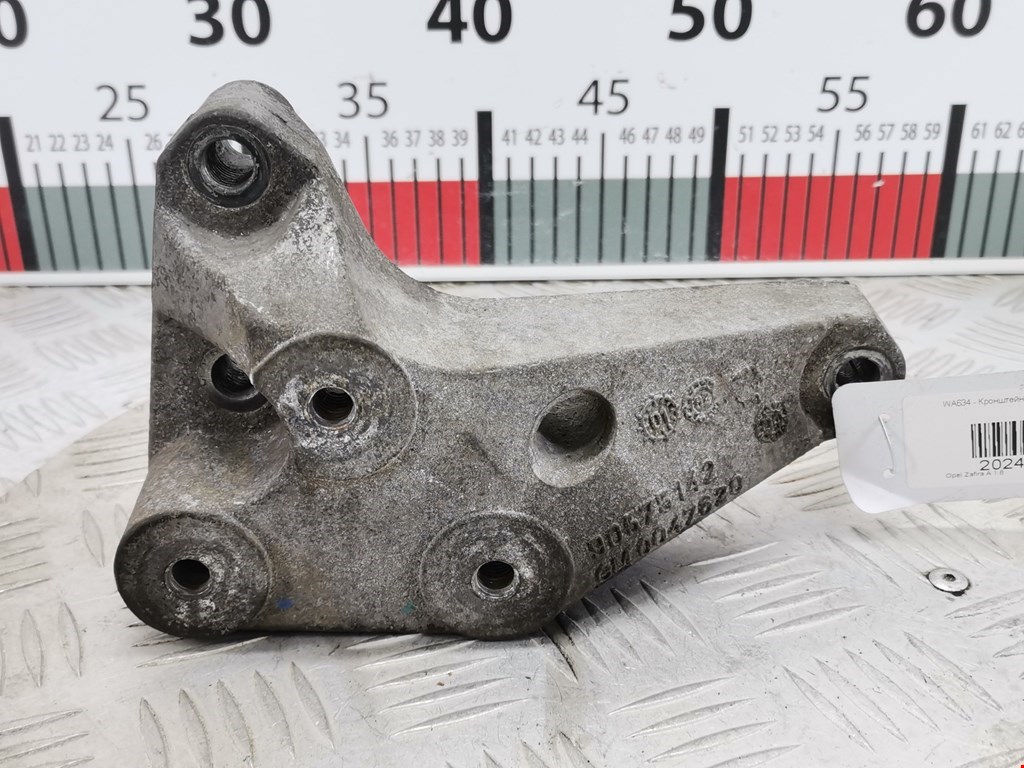 Кронштейн (крепление лапа траверса) кпп Opel Zafira A (1999-2006)