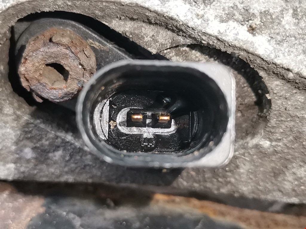 Ступица передняя правая VOLKSWAGEN Passat B6 2005-2011