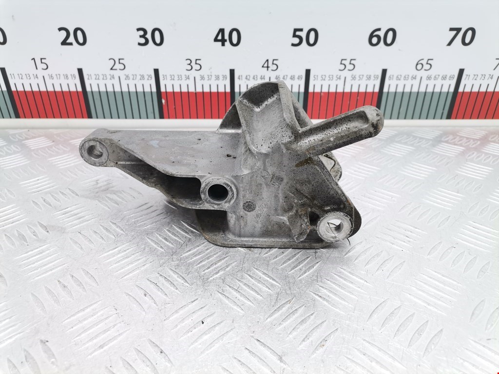 Кронштейн (крепление лапа) двигателя Opel Astra J (2009-2018)
