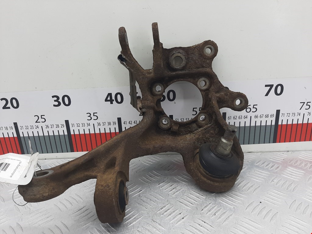 Кулак задний левый Toyota Avensis 2 (T250) (2003-2010)