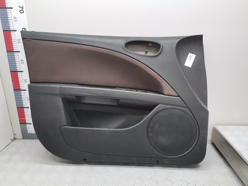 Обшивка двери передняя левая SEAT Leon 2005-2012