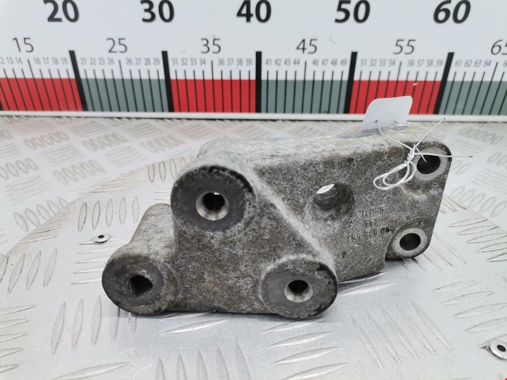 Кронштейн (крепление лапа траверса) кпп Opel Zafira A (1999-2006)