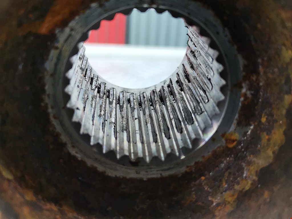 Ступица задняя левая LAND ROVER Discovery III 2005-2009