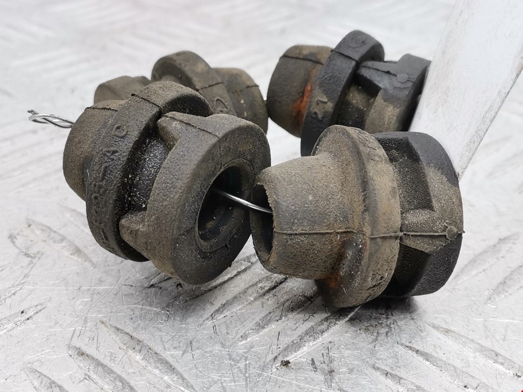 Кронштейн (крепление) радиатора FORD Fiesta 1995-2001