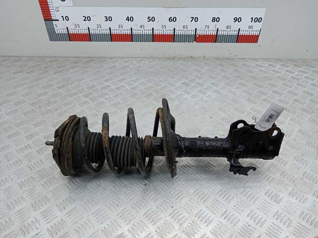 Амортизатор передний левый TOYOTA Avensis 2009-2015