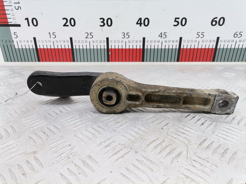 Кронштейн (крепление лапа) двигателя Volkswagen Caddy 3 (2004-2015)