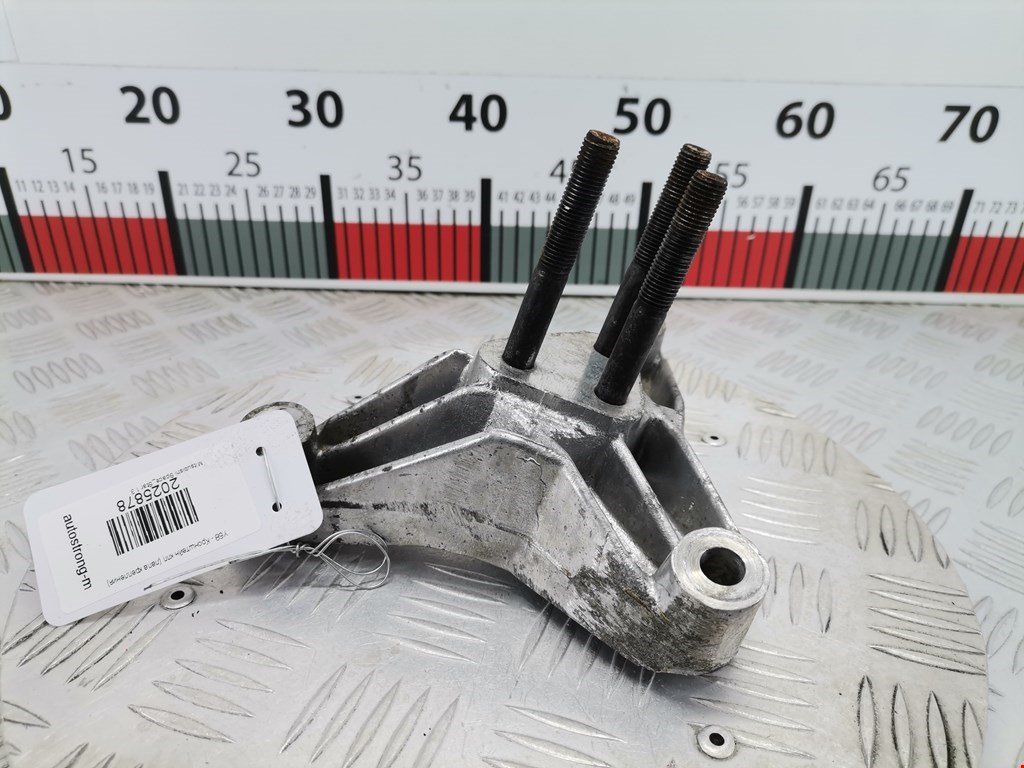 Кронштейн (крепление лапа траверса) кпп Mitsubishi Space_Star 1 (1998-2005)