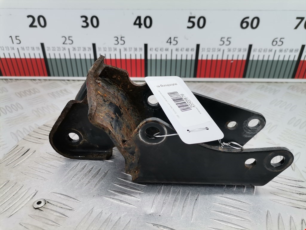 Кронштейн (крепление лапа траверса) кпп Mitsubishi Space_Star 1 (1998-2005)