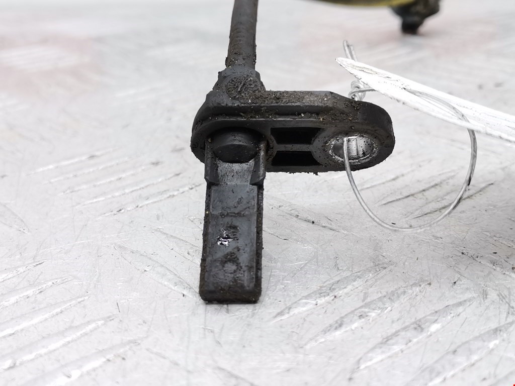 Датчик ABS передний левый TOYOTA Avensis 2009-2015