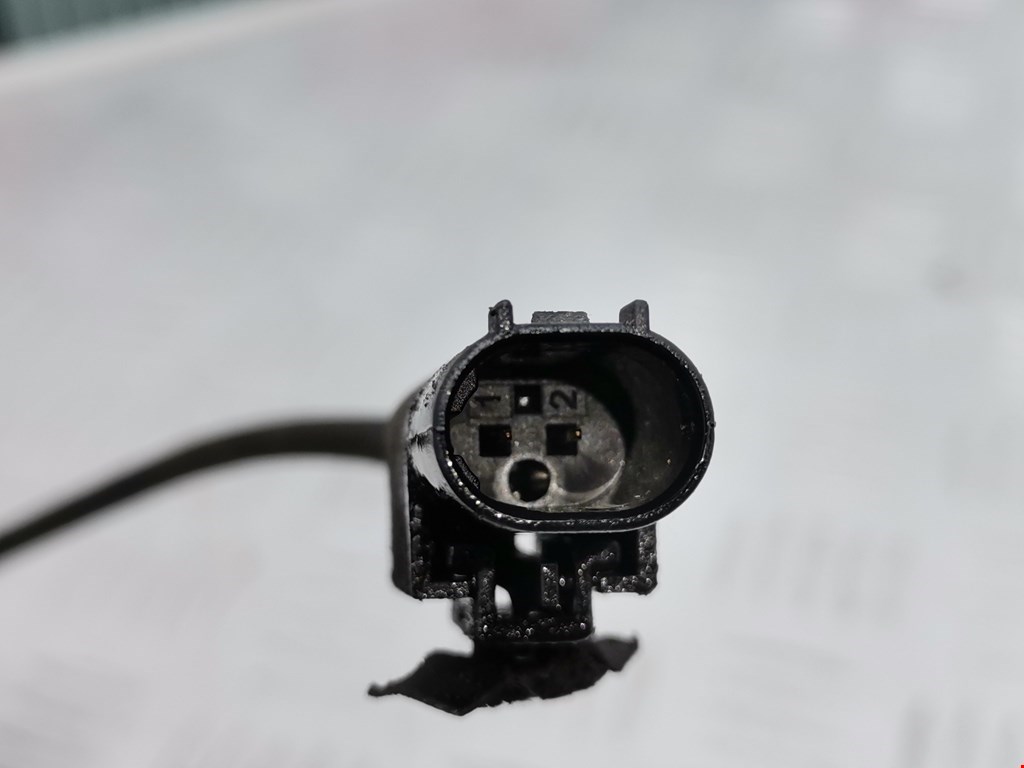 Датчик ABS передний левый TOYOTA Avensis 2009-2015