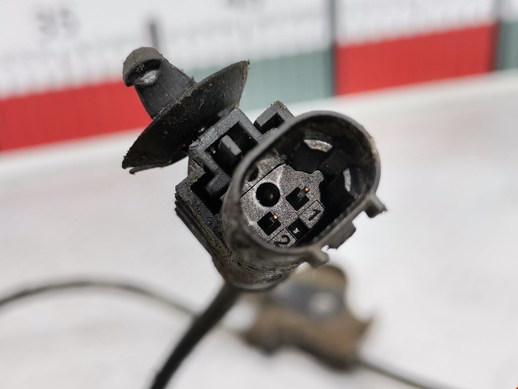 Датчик ABS передний левый TOYOTA Avensis 2009-2015