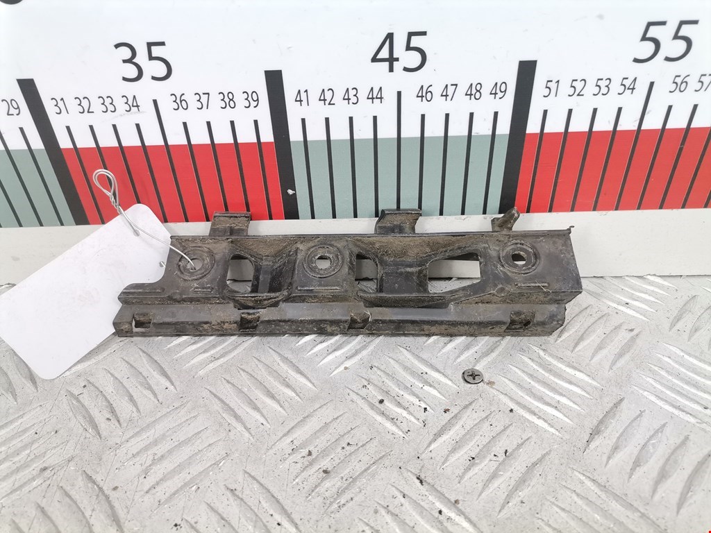 Кронштейн переднего бампера правый VOLKSWAGEN Passat B6 2005-2011