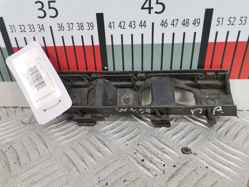 Кронштейн переднего бампера правый VOLKSWAGEN Passat B6 2005-2011