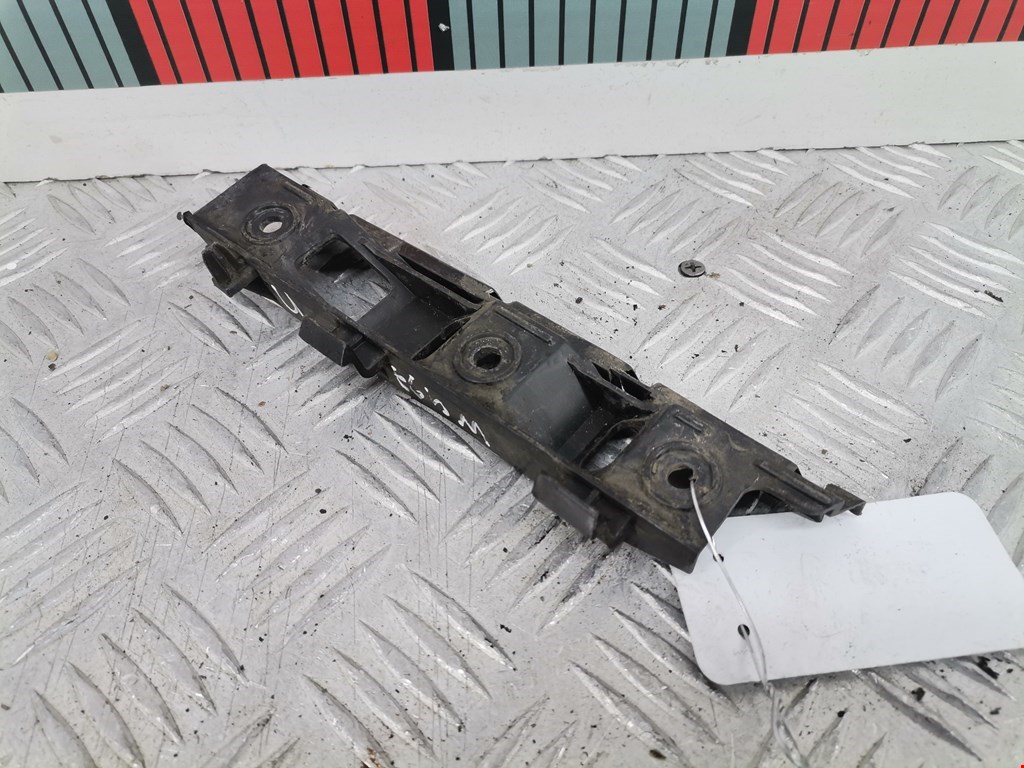 Кронштейн переднего бампера правый VOLKSWAGEN Passat B6 2005-2011