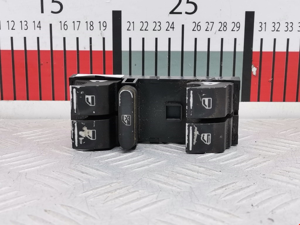 Блок управления стеклоподъемниками VOLKSWAGEN Touareg 2002-2010