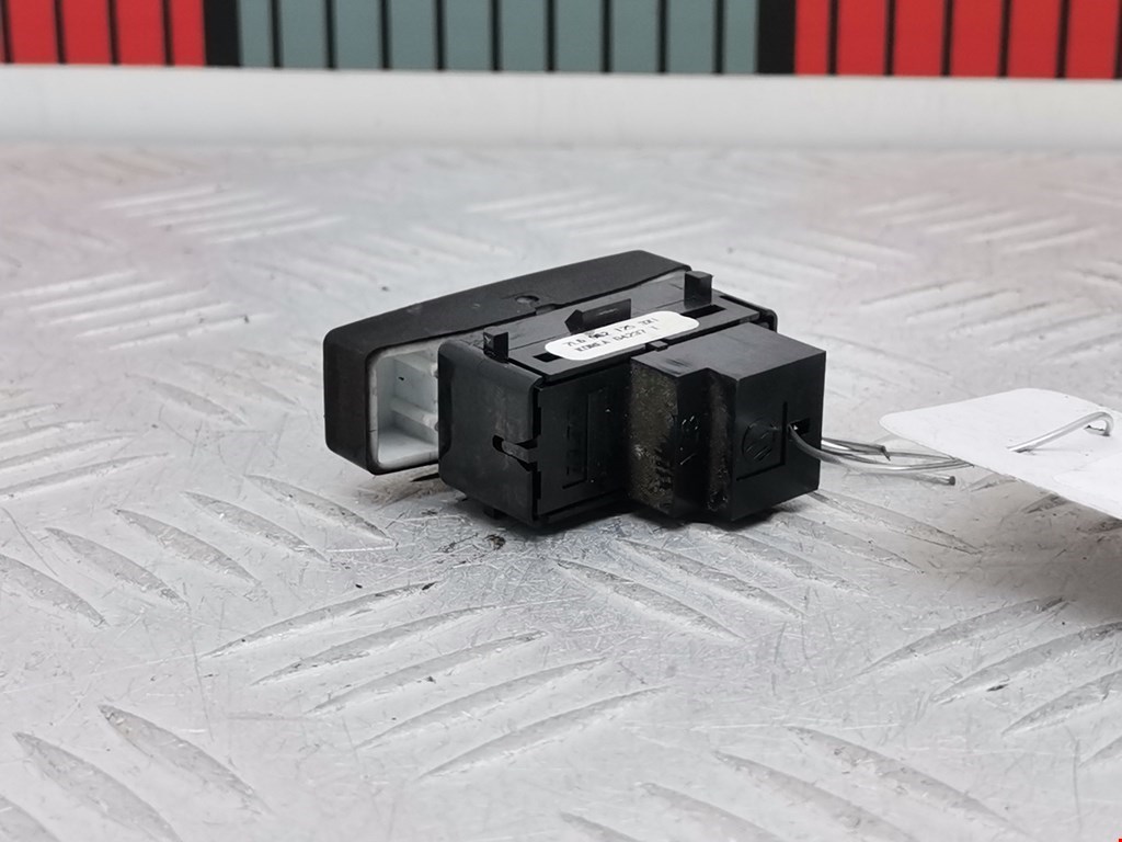 Кнопка центрального замка VOLKSWAGEN Touareg 2002-2010