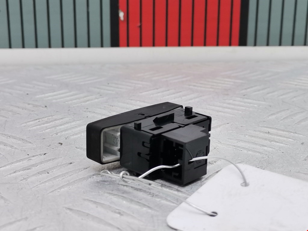 Кнопка центрального замка VOLKSWAGEN Touareg 2002-2010