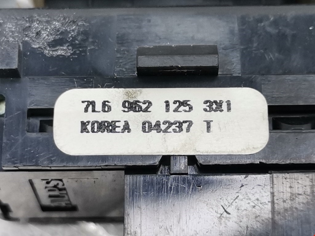 Кнопка центрального замка VOLKSWAGEN Touareg 2002-2010