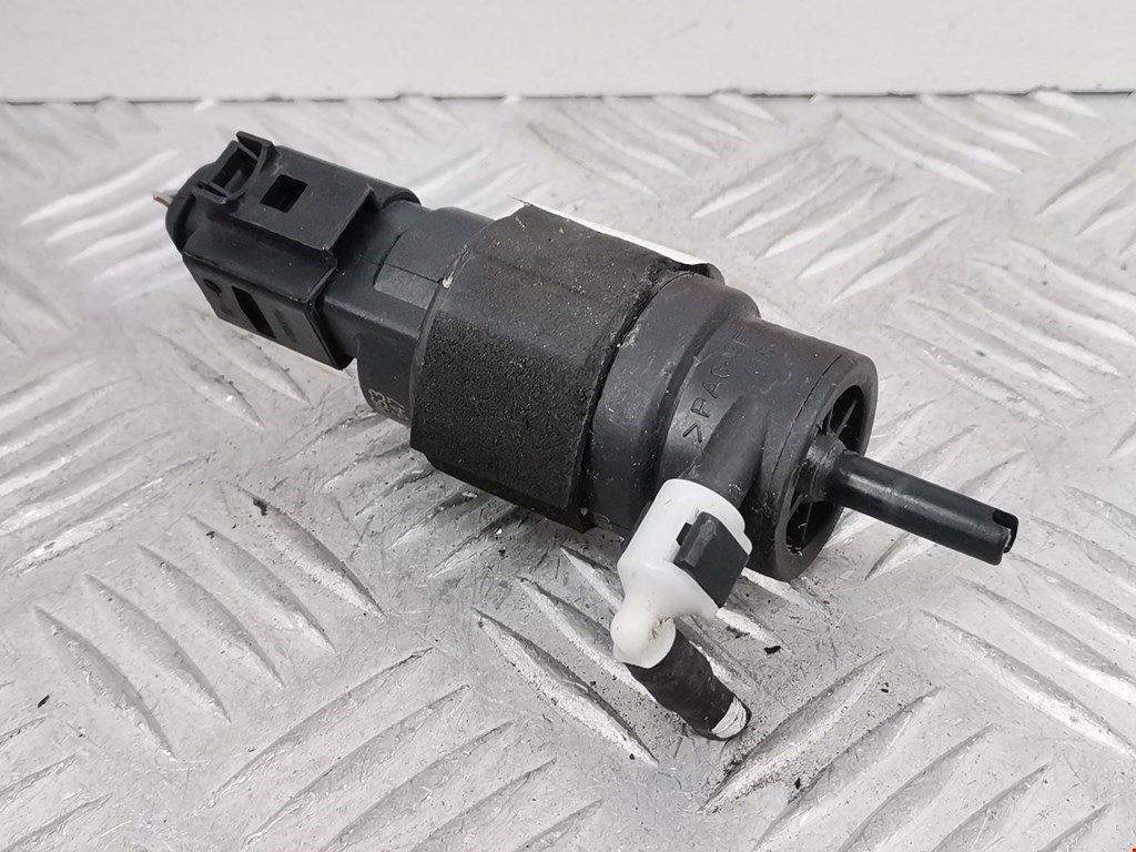 Насос (моторчик) омывателя Audi A5 8T (2007-2016)