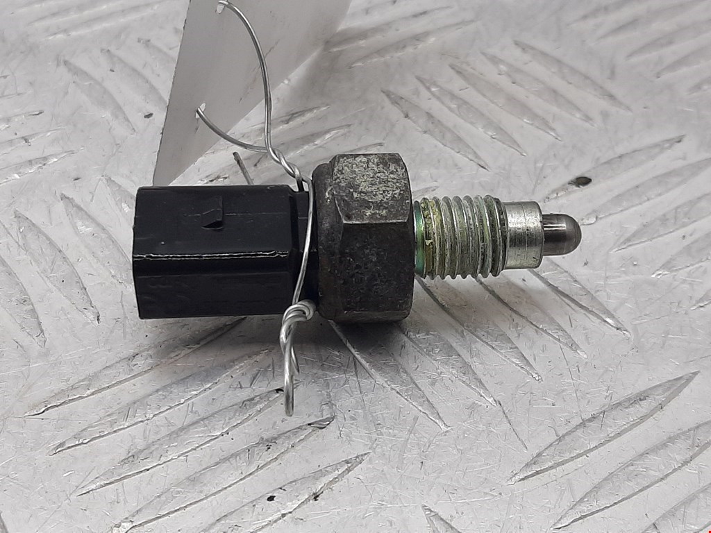 Датчик включения заднего хода SKODA Fabia MK2 5J 2007-2014