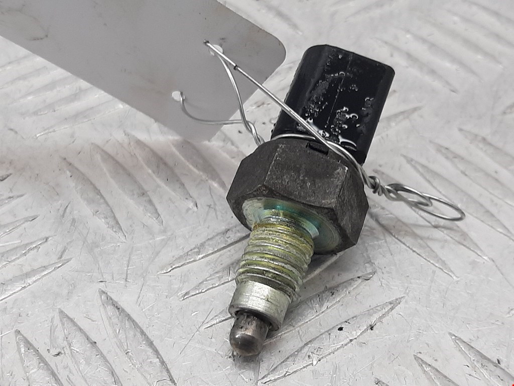 Датчик включения заднего хода SKODA Fabia MK2 5J 2007-2014