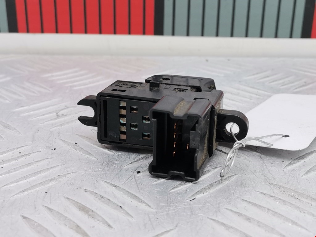 Кнопка стеклоподъемника NISSAN Pathfinder R51M 2004-2014