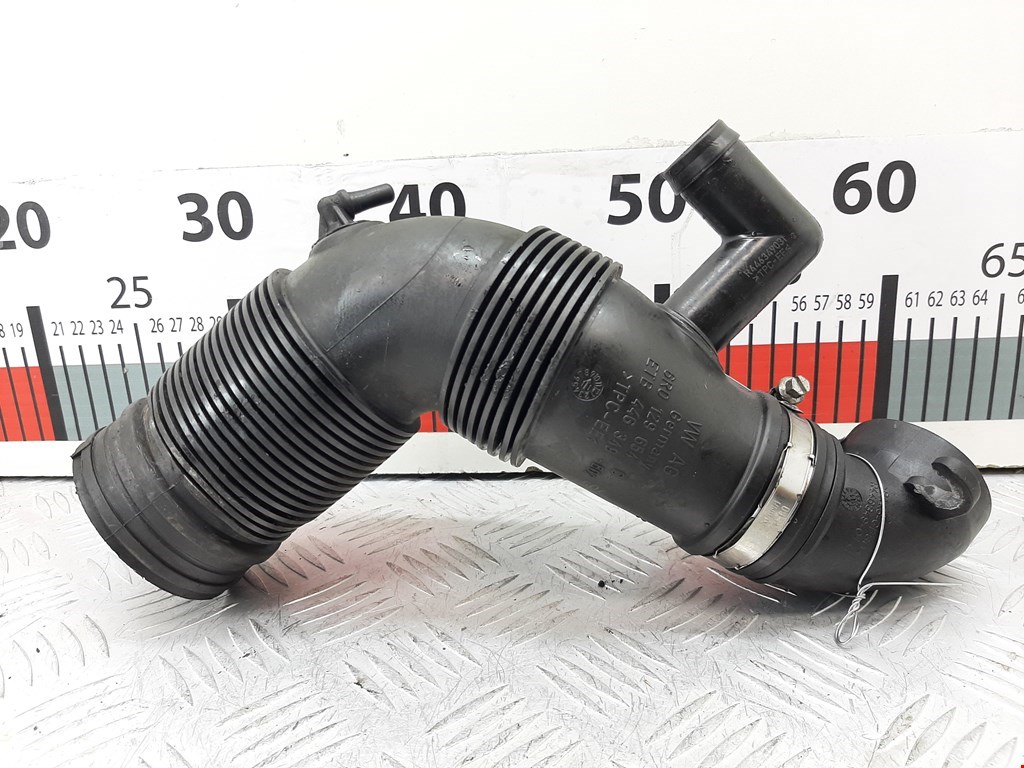 Патрубок воздушного фильтра SKODA Fabia MK2 5J 2007-2014