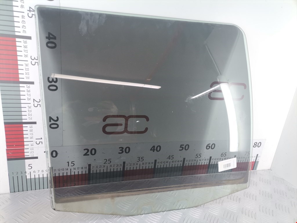 Стекло двери заднее правое VOLKSWAGEN Golf III 1991-1997