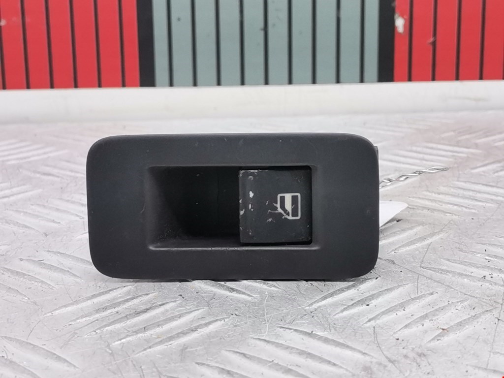 Кнопка стеклоподъемника VOLKSWAGEN Touareg 2002-2010