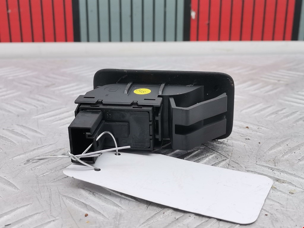 Кнопка стеклоподъемника VOLKSWAGEN Touareg 2002-2010