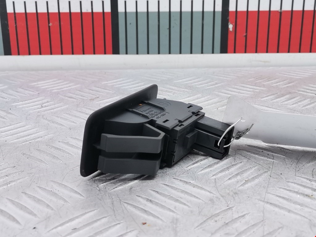 Кнопка стеклоподъемника VOLKSWAGEN Touareg 2002-2010