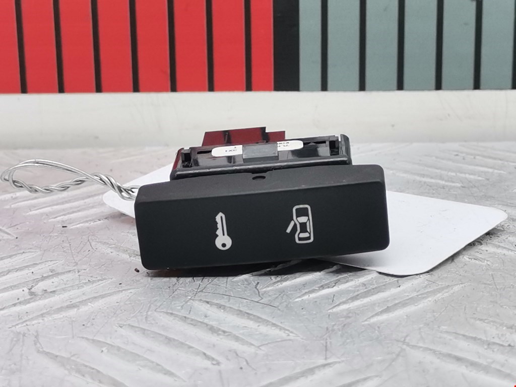 Кнопка центрального замка VOLKSWAGEN Touareg 2002-2010